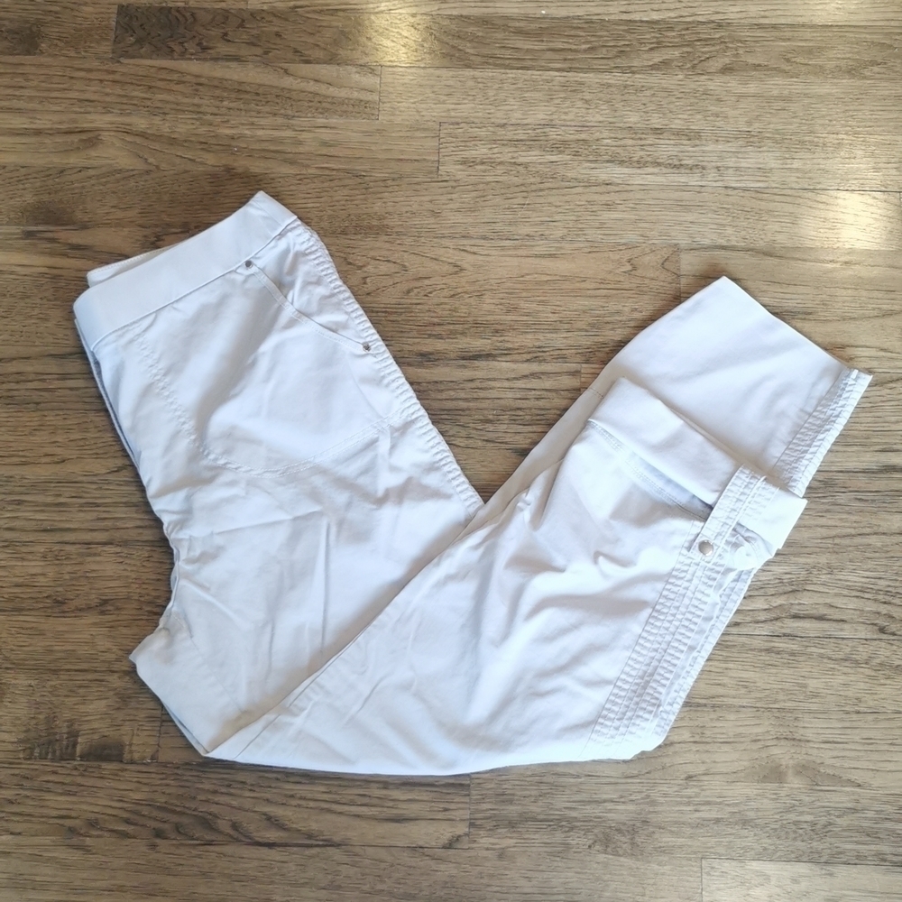 𝅺CHICO'S Beige Cropped Rolled Capris Stretch Size 1